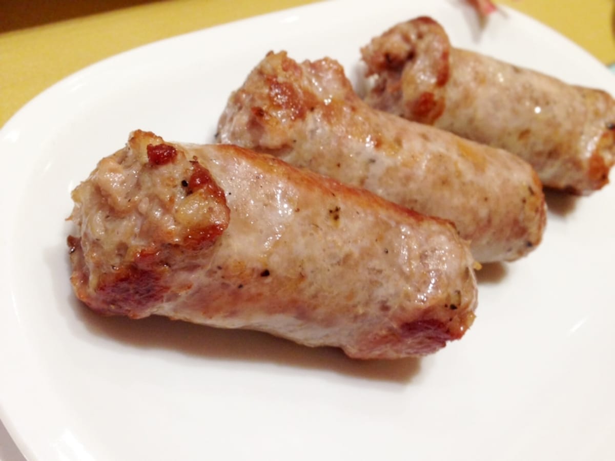 人気タパス10選！シンプルにしてこの食べごたえの「ブティファラ」。バリッとはじけ、口の中で旨みがじゅわっと広がります。