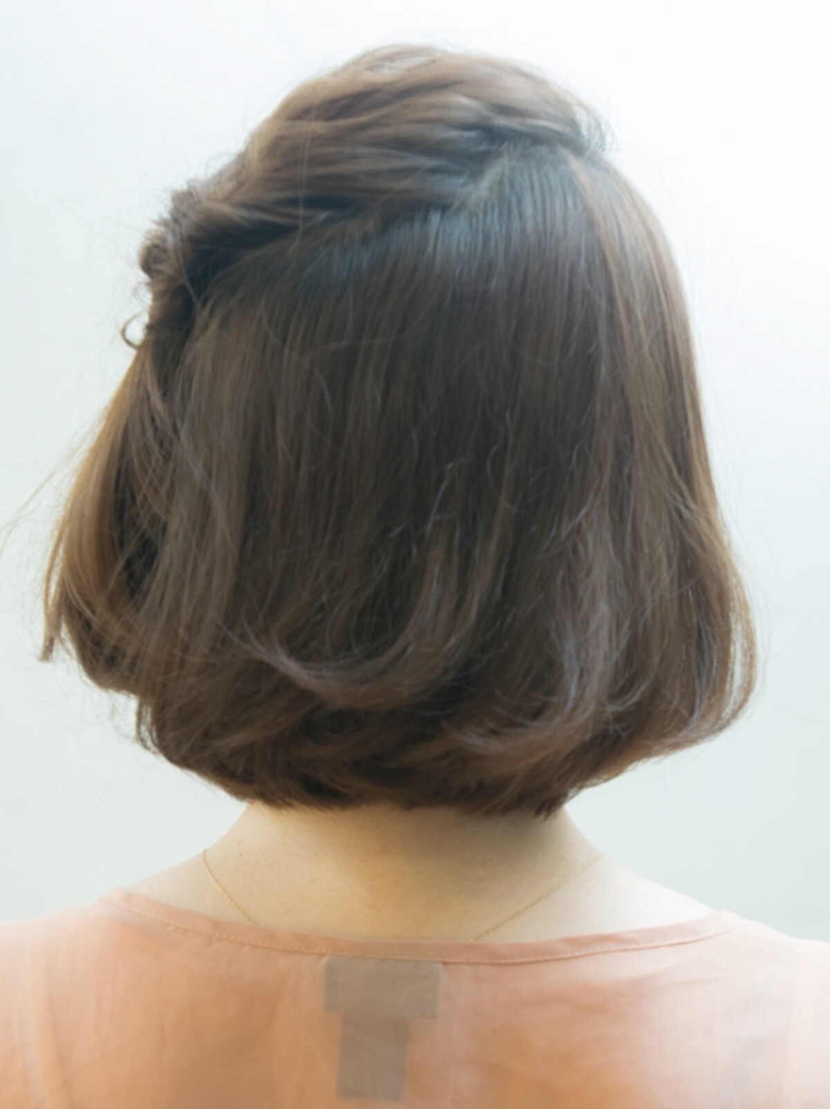 ゴムとピン1つだけでOK!簡単ねじりアレンジボブ