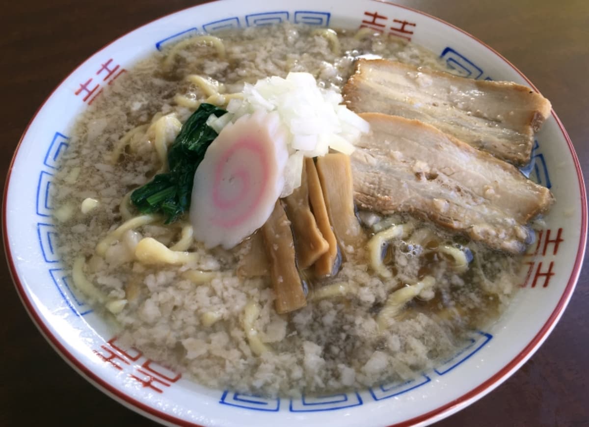 【新潟】煮干し薫る「燕背脂煮干し中華そば・改」（新潟拉麺協同組合　燕背脂伝承委員会）