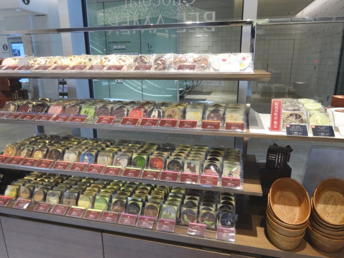「ショコラ ベル アメール」の「パレショコラ」と「マンディアン」各種(1枚税別280円)