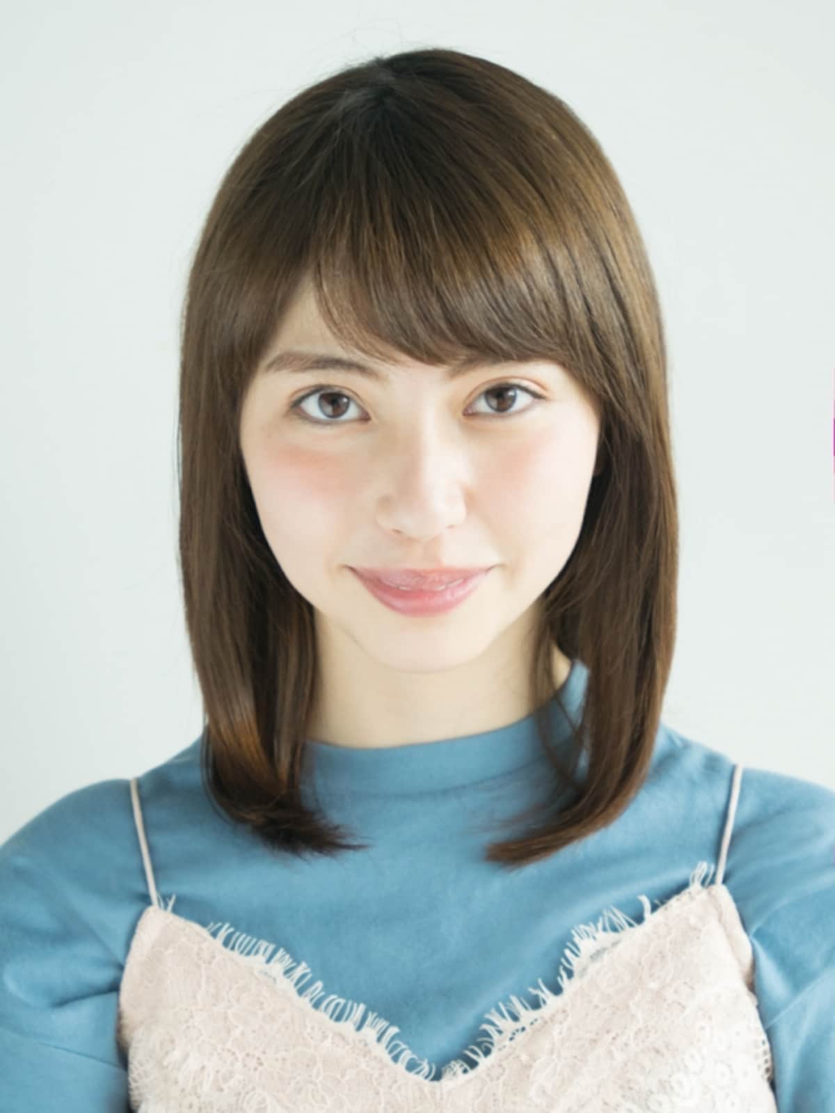 つや、まとまりのある自然なストレートヘア