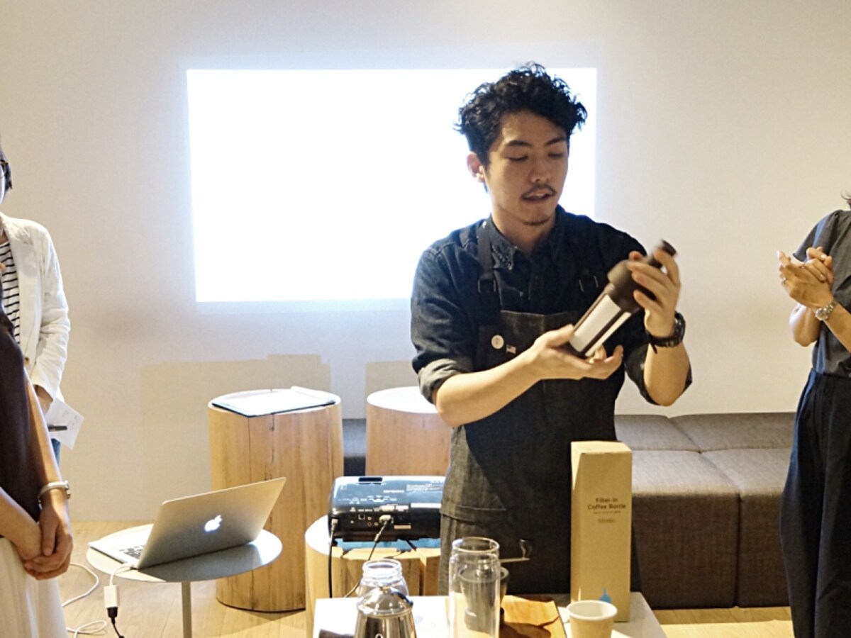 ブルーボトルコーヒー青山カフェのリードバリスタ、高橋さんがレクチャー