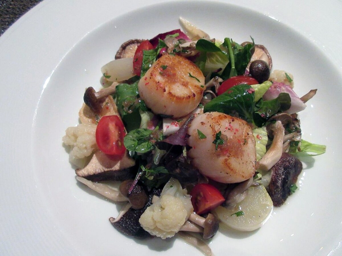 帆立貝と森の茸のマリネ サラダ仕立て