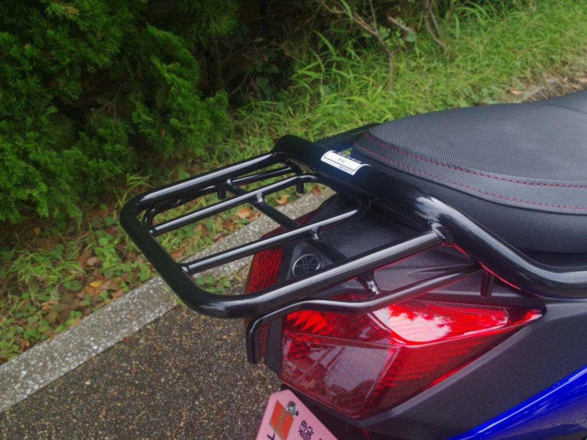 標準でリアキャリアを装備している