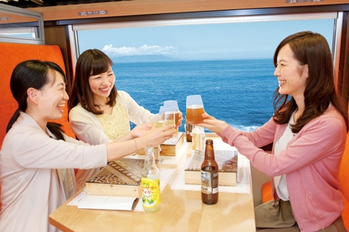 海を眺めながら、話に華が(伊豆クレイル)