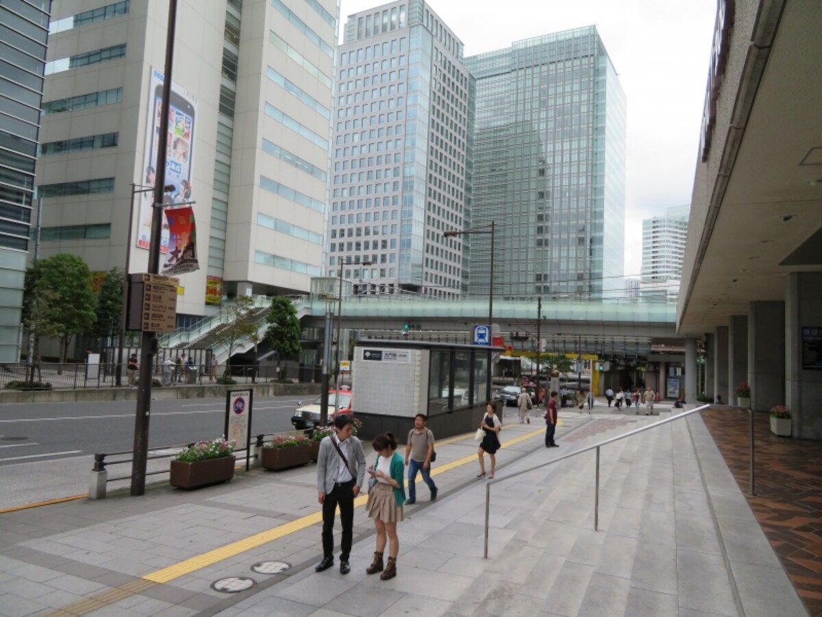 浜松町駅前