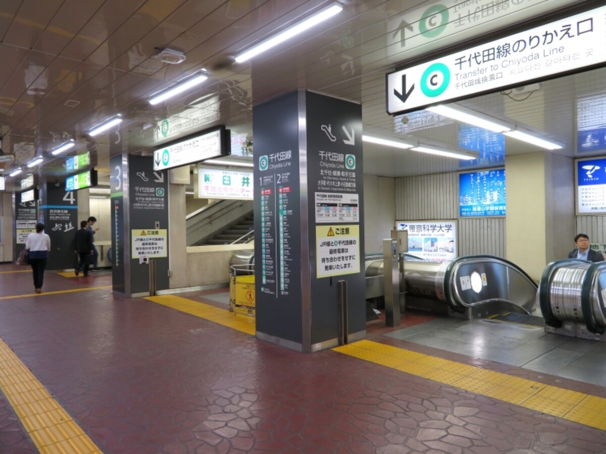 西日暮里駅構内
