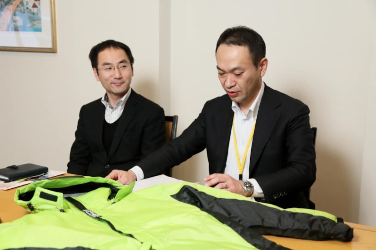 左側の写真の人が中村さん