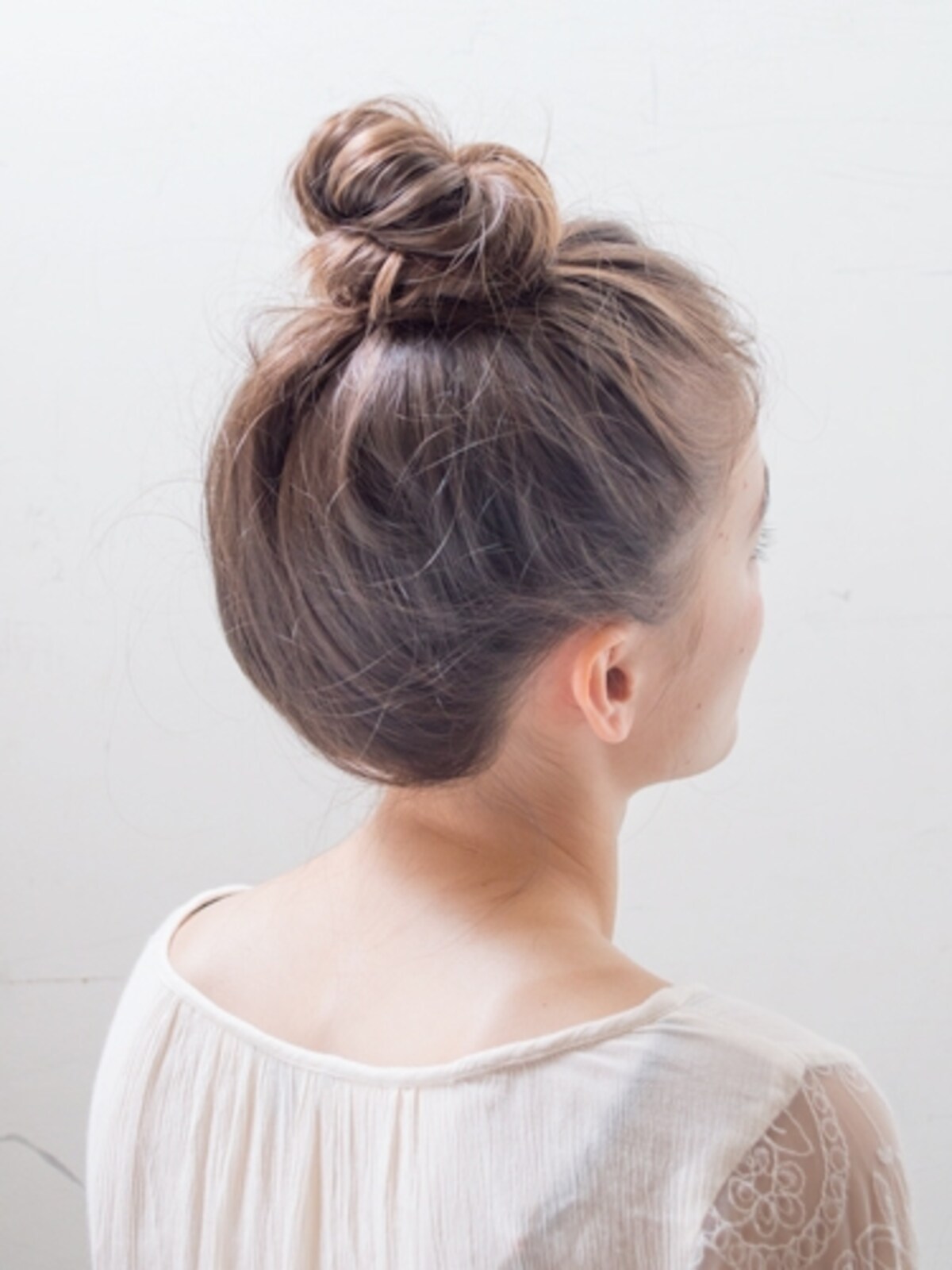 もっとも簡単なお団子ヘアの結び方