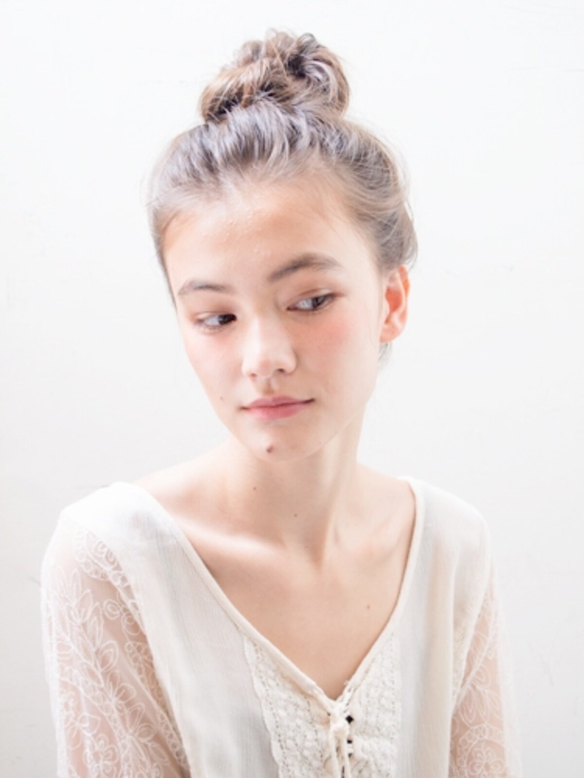 もっとも簡単なお団子ヘアの結び方