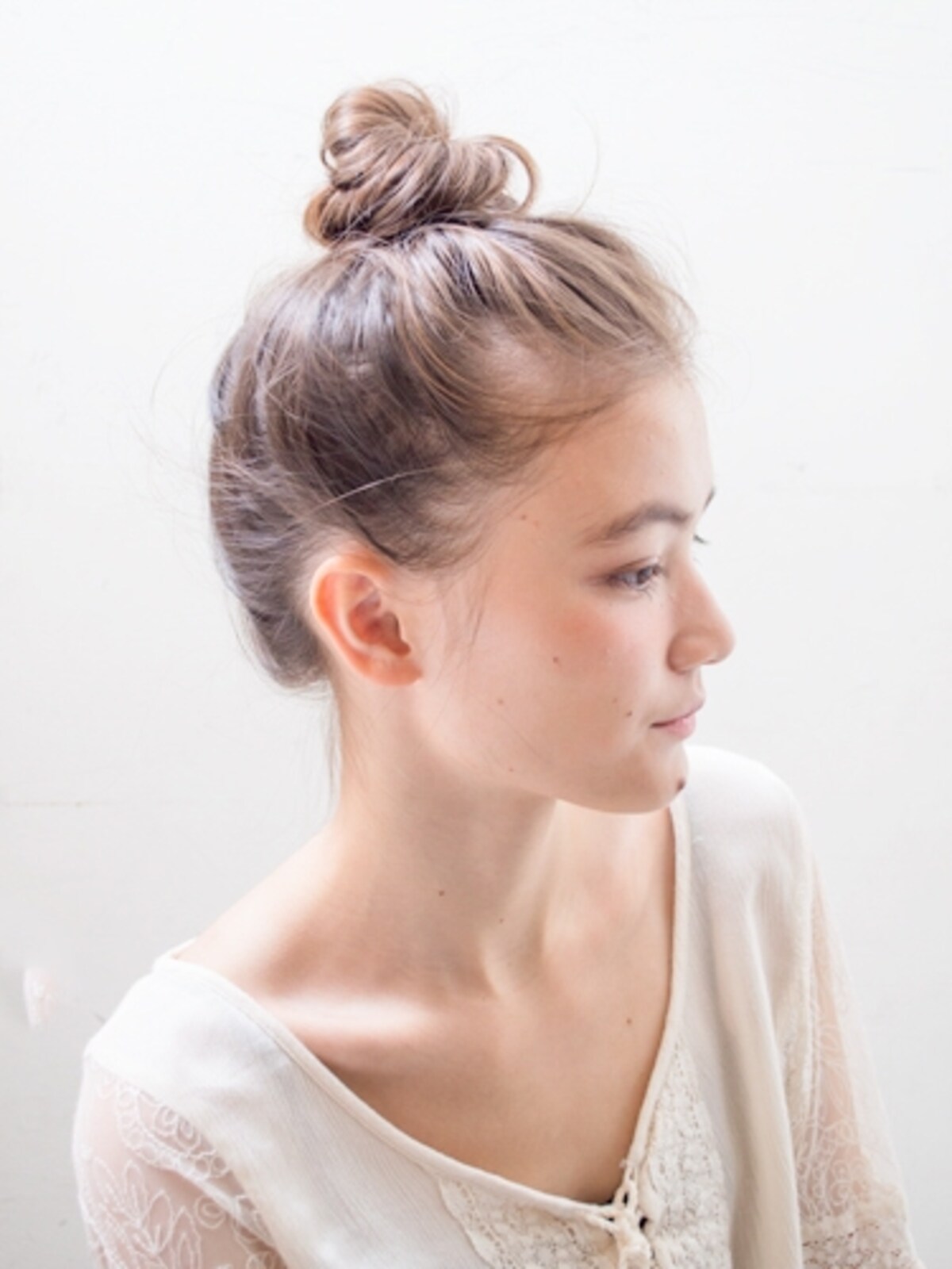 もっとも簡単なお団子ヘアの結び方