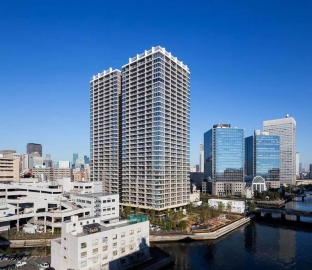 GLOBAL FRONT TOWERの外観