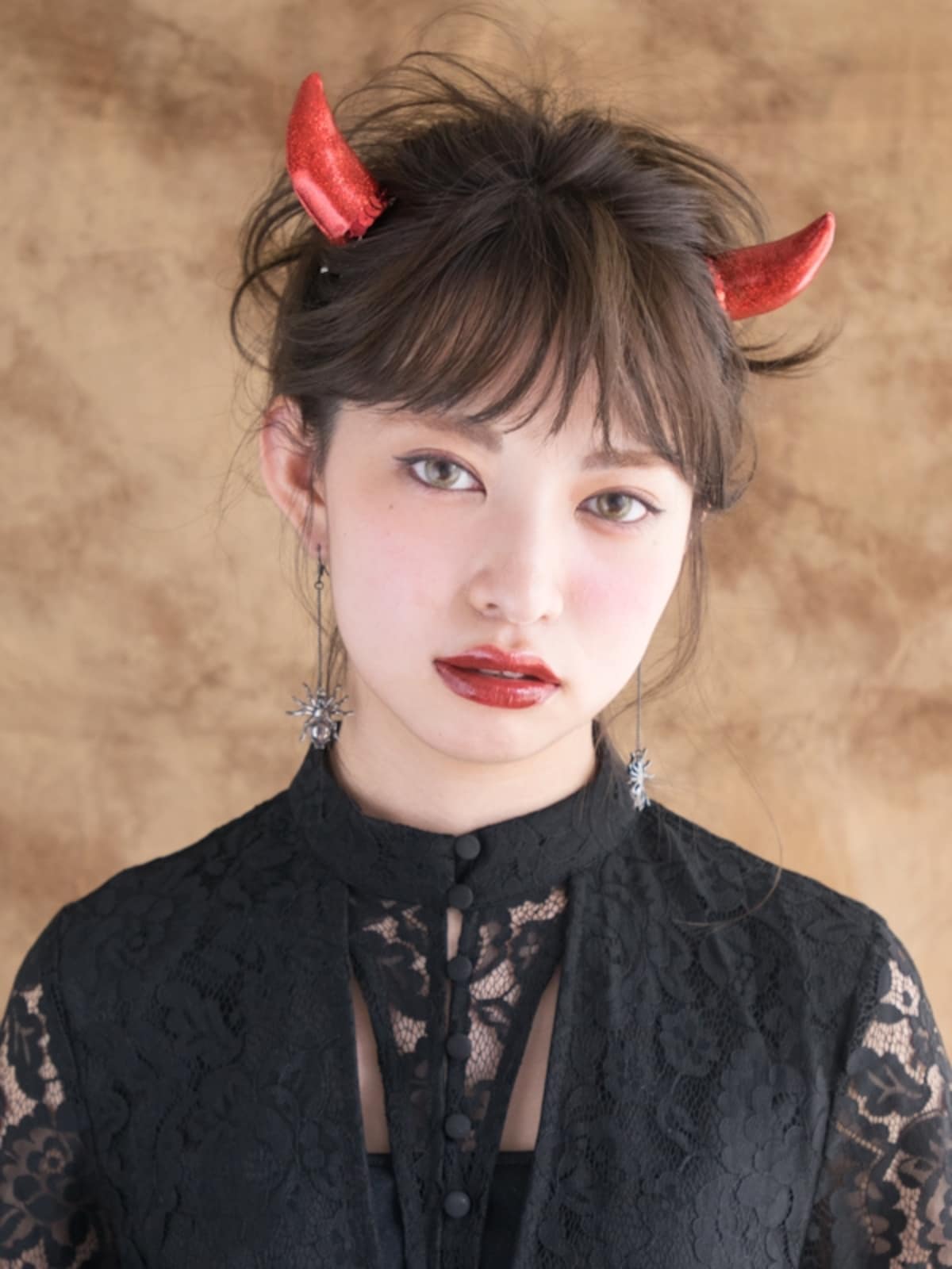 簡単ハロウィンヘア！デビル風の角ポニーテール