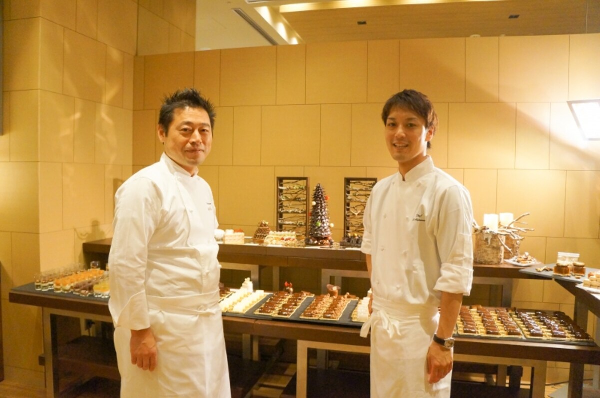 左：ペストリー・ベーカー料理長 佐藤浩一シェフ 　右：スーシェフ中村和浩さん