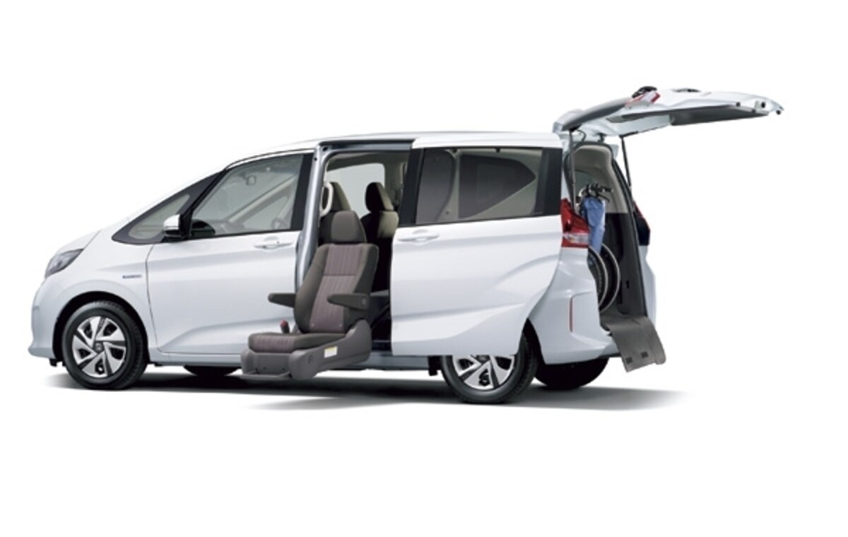 フリード HYBRID G サイドリフトアップシート車(ホワイトオーキッド・パール)