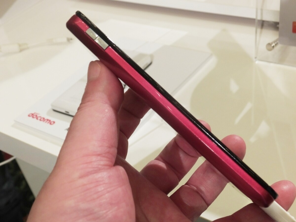 AQUOS PHONE EX SH-02F