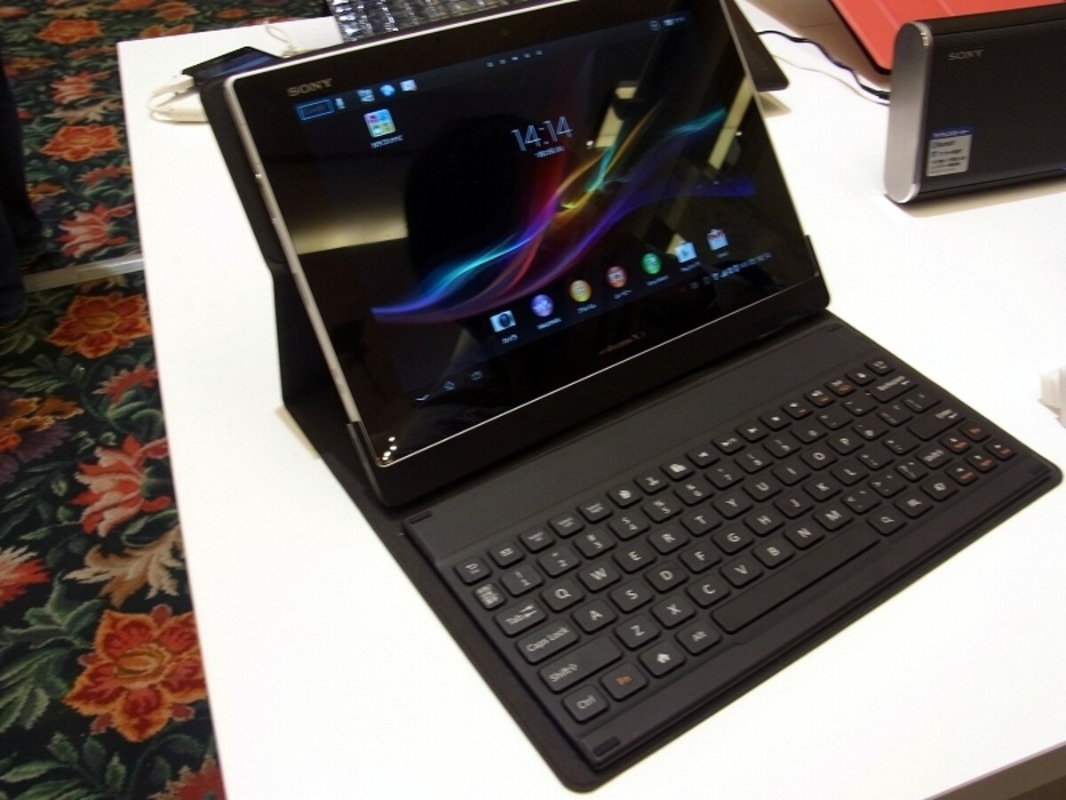 BluetoothキーボードカバーでノートPCのような使い方も可能