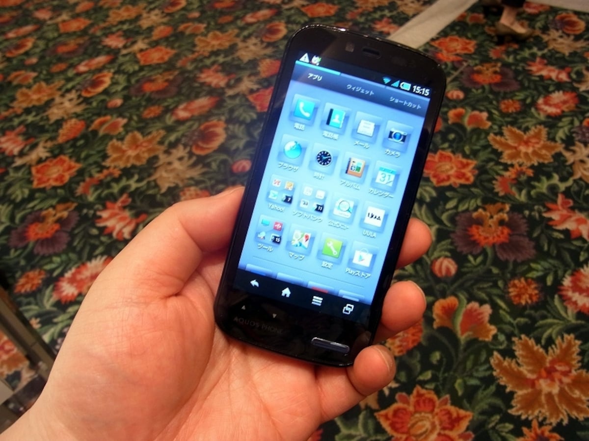 小型で片手で使えるスマートフォンAQUOS PHONE ss 205SH