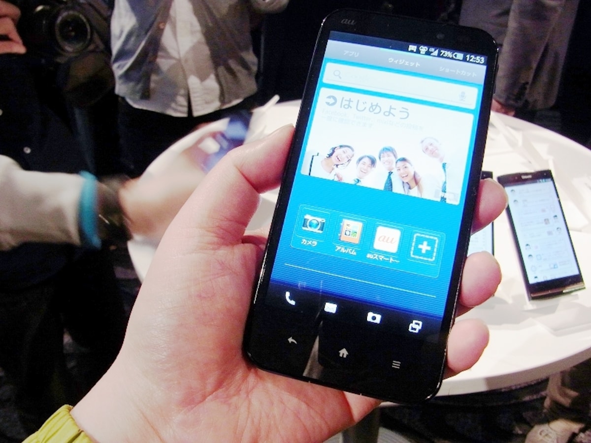 3日間使えるコピーが魅力のスタミナスマートフォンAQUOS PHONE SERIE