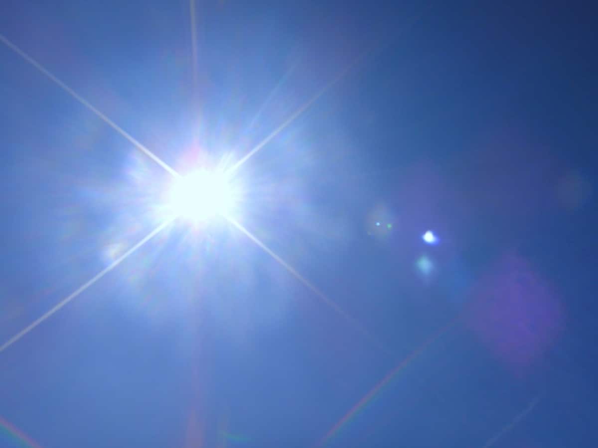 日光消毒の効果のハードルは高い。ガラス越しに日光を当ててもダメ。