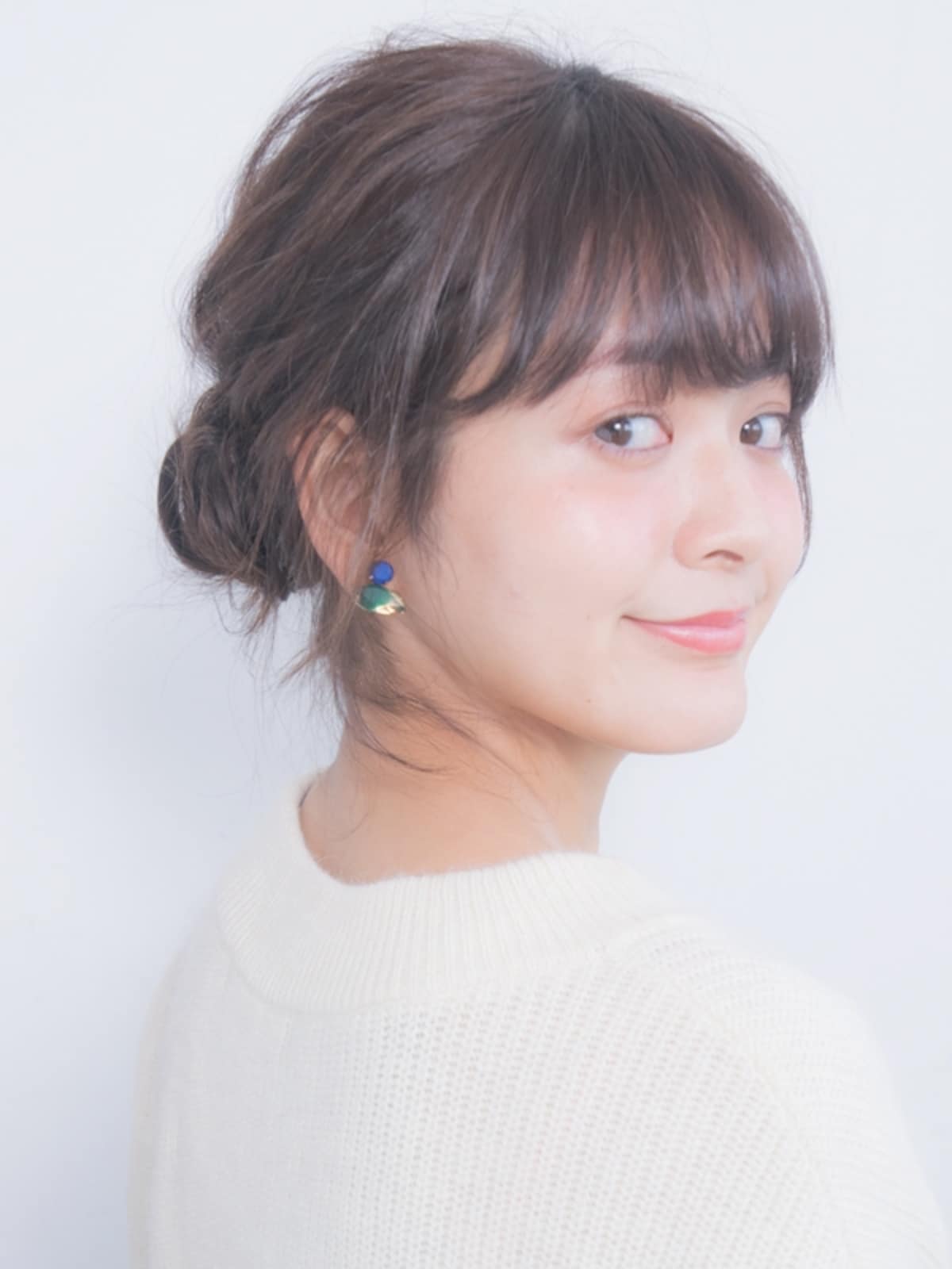 小顔に見せる低めのおだんごの作り方