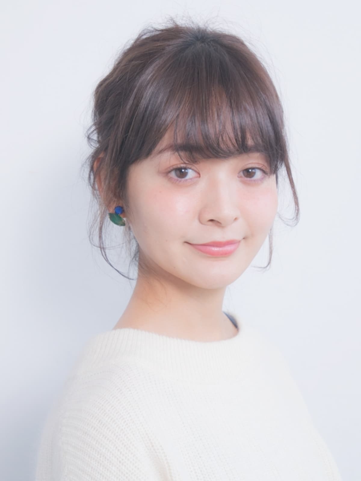 小顔に見せる低めのおだんごの作り方
