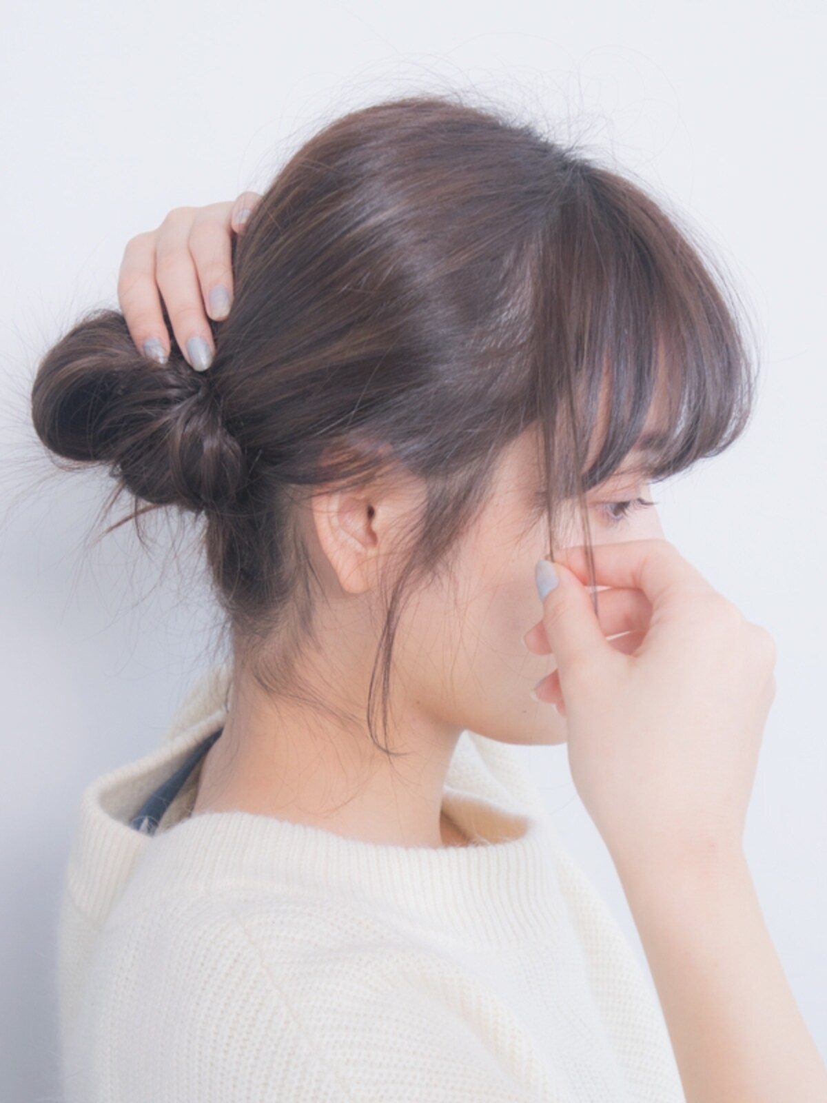 前髪の横と、もみあげの2箇所を後れ毛に