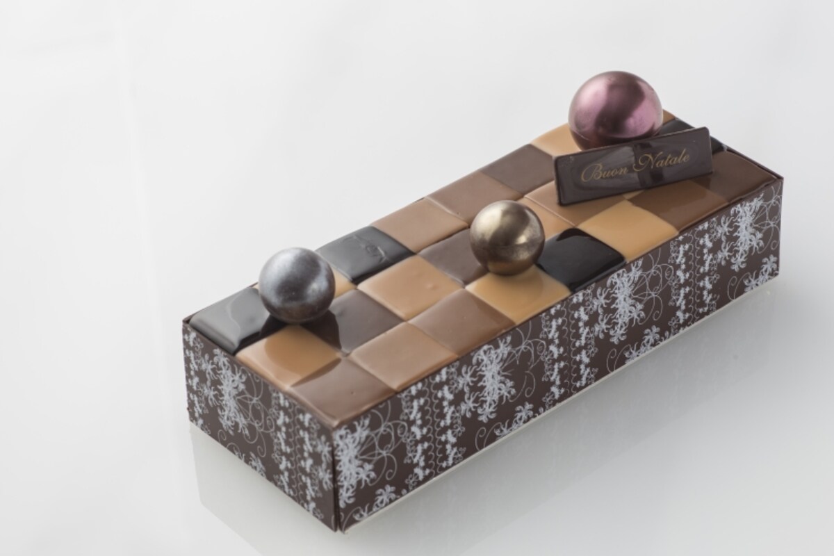 モザイクケーキ “ブルーノ” （税別　9,000 円 9cm×24cm ※限定 100 台）