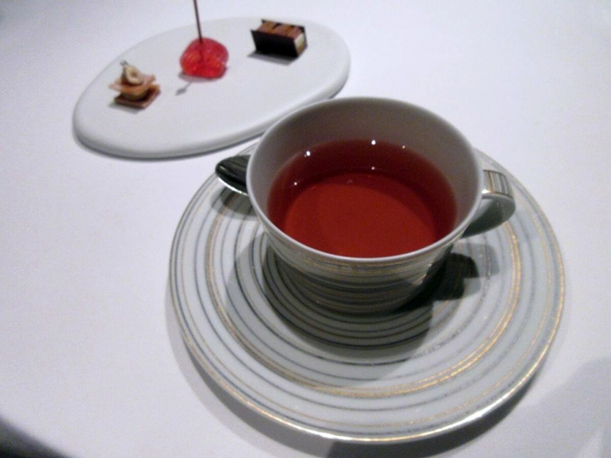 ミニャルディーズと紅茶