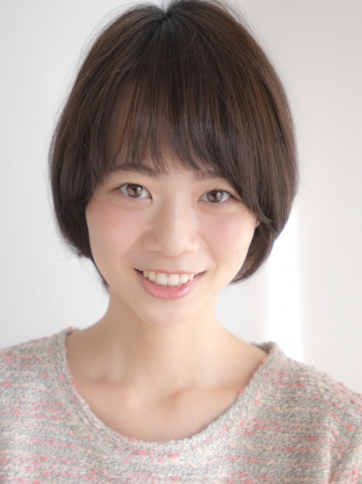 丸みのあるシルエットのショートヘア