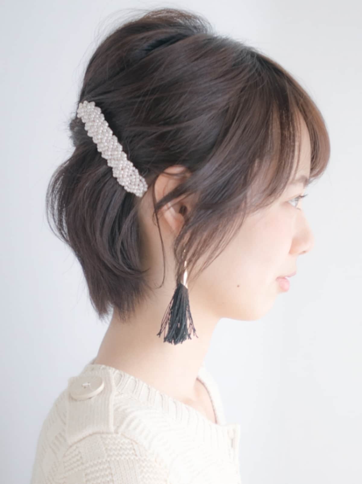 結婚式の簡単ショートアレンジ！ピン1本でねじるだけのヘアスタイル