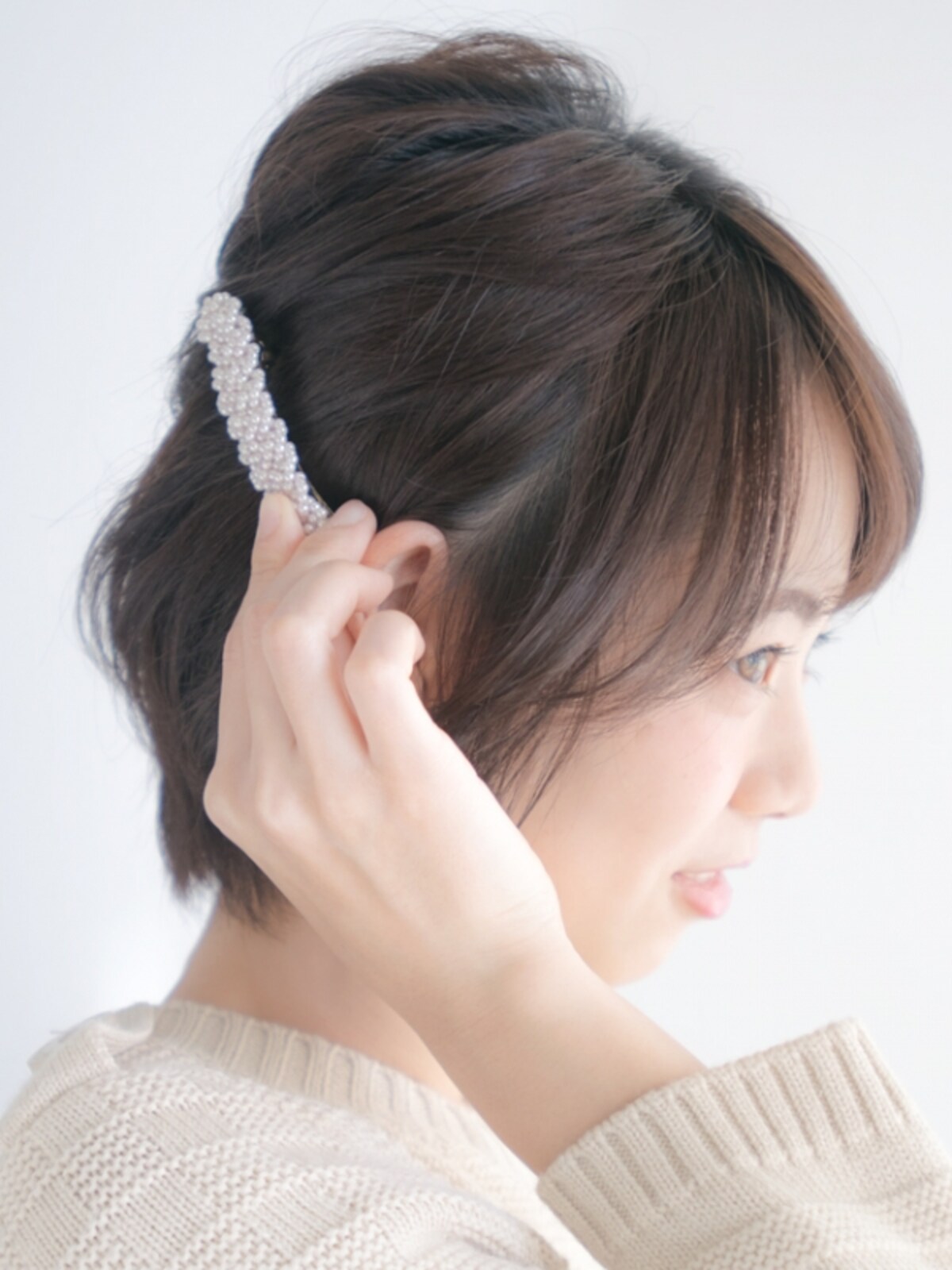 ヘアアクセは耳の後ろの位置に