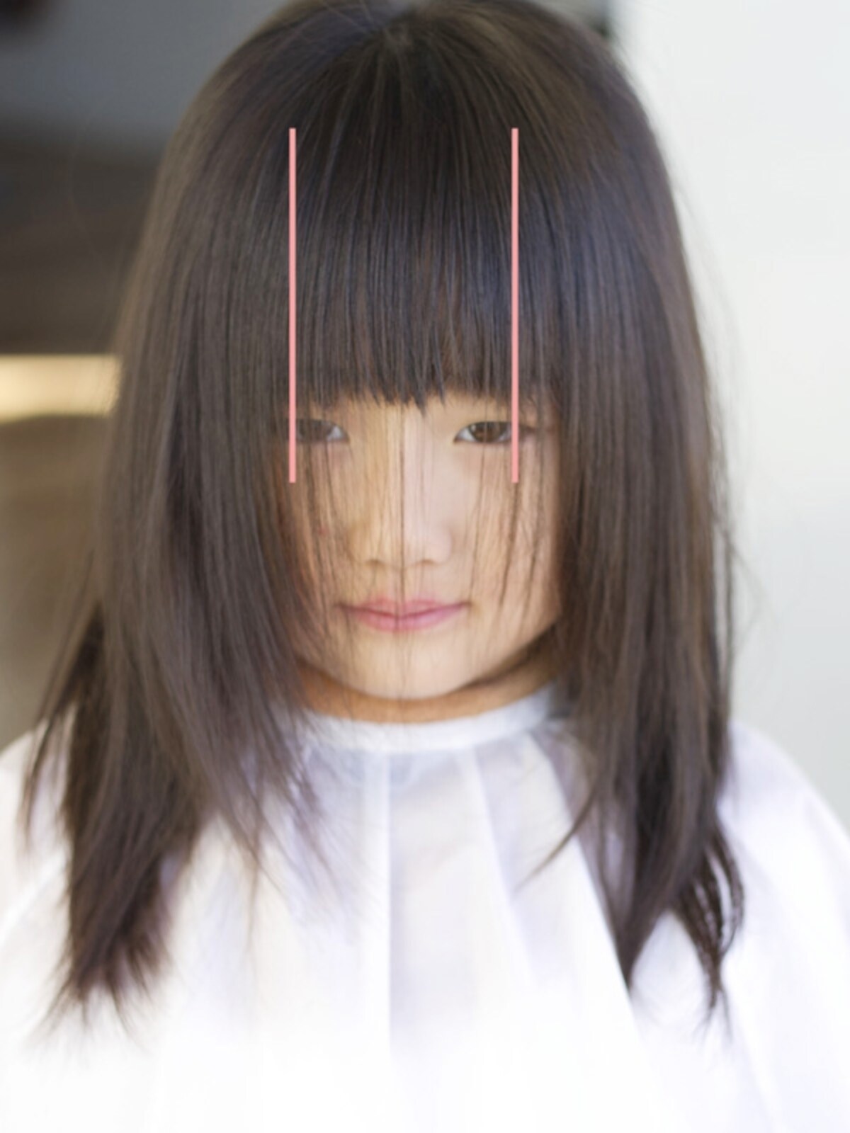 黒目の端から端までの幅で前髪をつくる