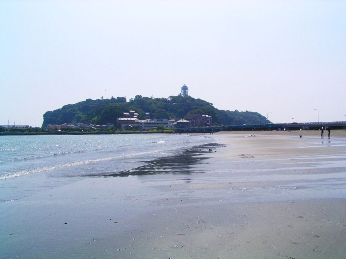 江ノ島と海
