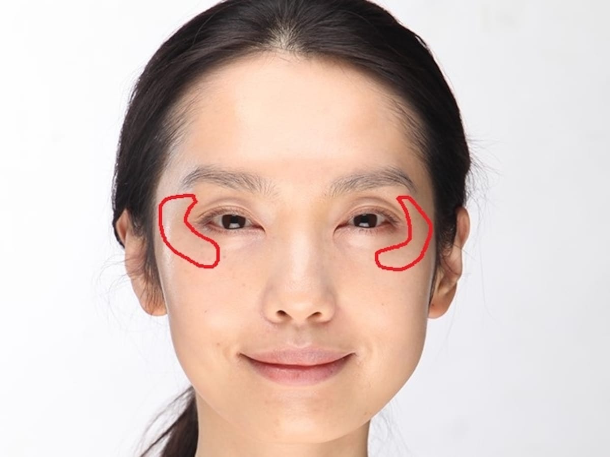 Cゾーンへのハイライトの入れ方！小顔効果＆脱のっぺり顔
