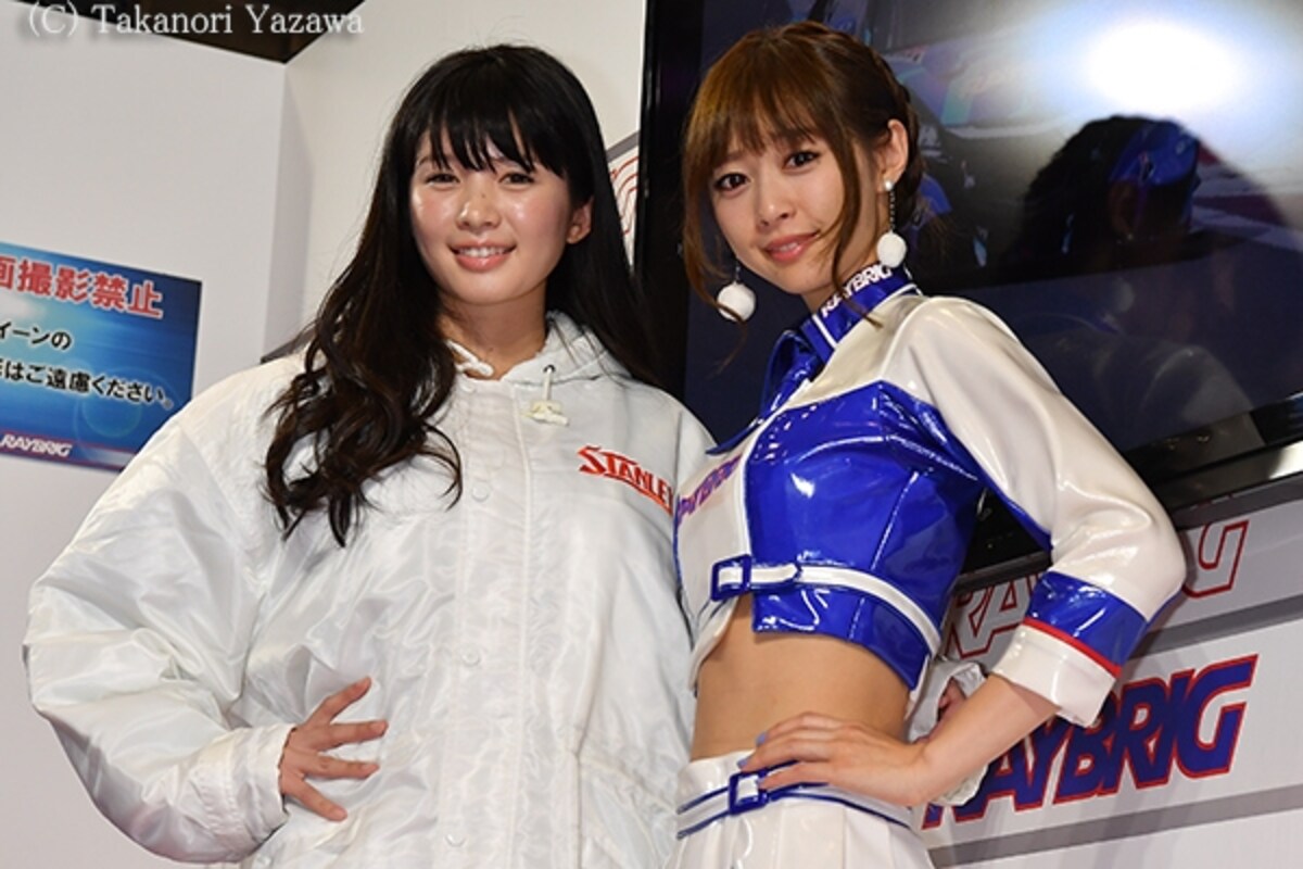 2017年RAYBRIGレースクイーンのはらことはさん（左)と林紗久羅さん（右）
