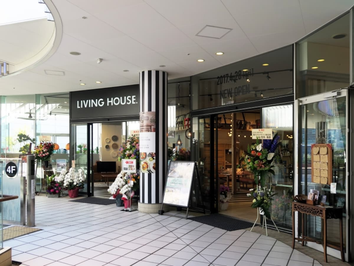 インテリアショップ「リビングハウス」併設のカフェ「tables cook&LIVING HOUSE (タブレスクック&リビングハウス)」(2017年4月28日撮影)