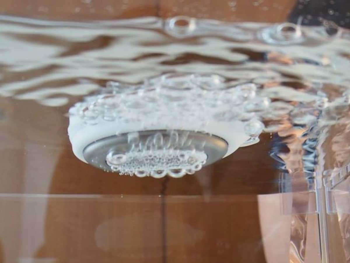 こんなに大量の炭酸が発生します!(新製品体験会にて。実際は水には入れられません）