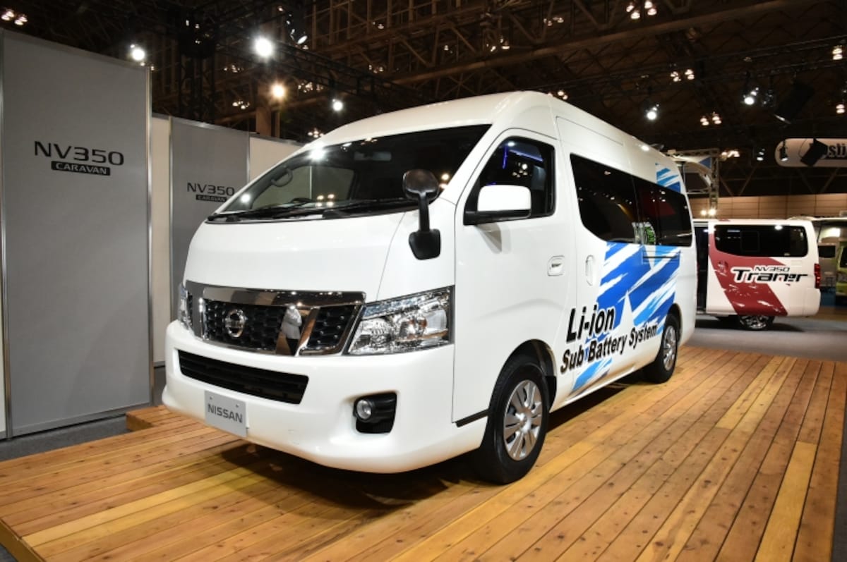 外観はなんの変哲もないワンボックスバンだが…