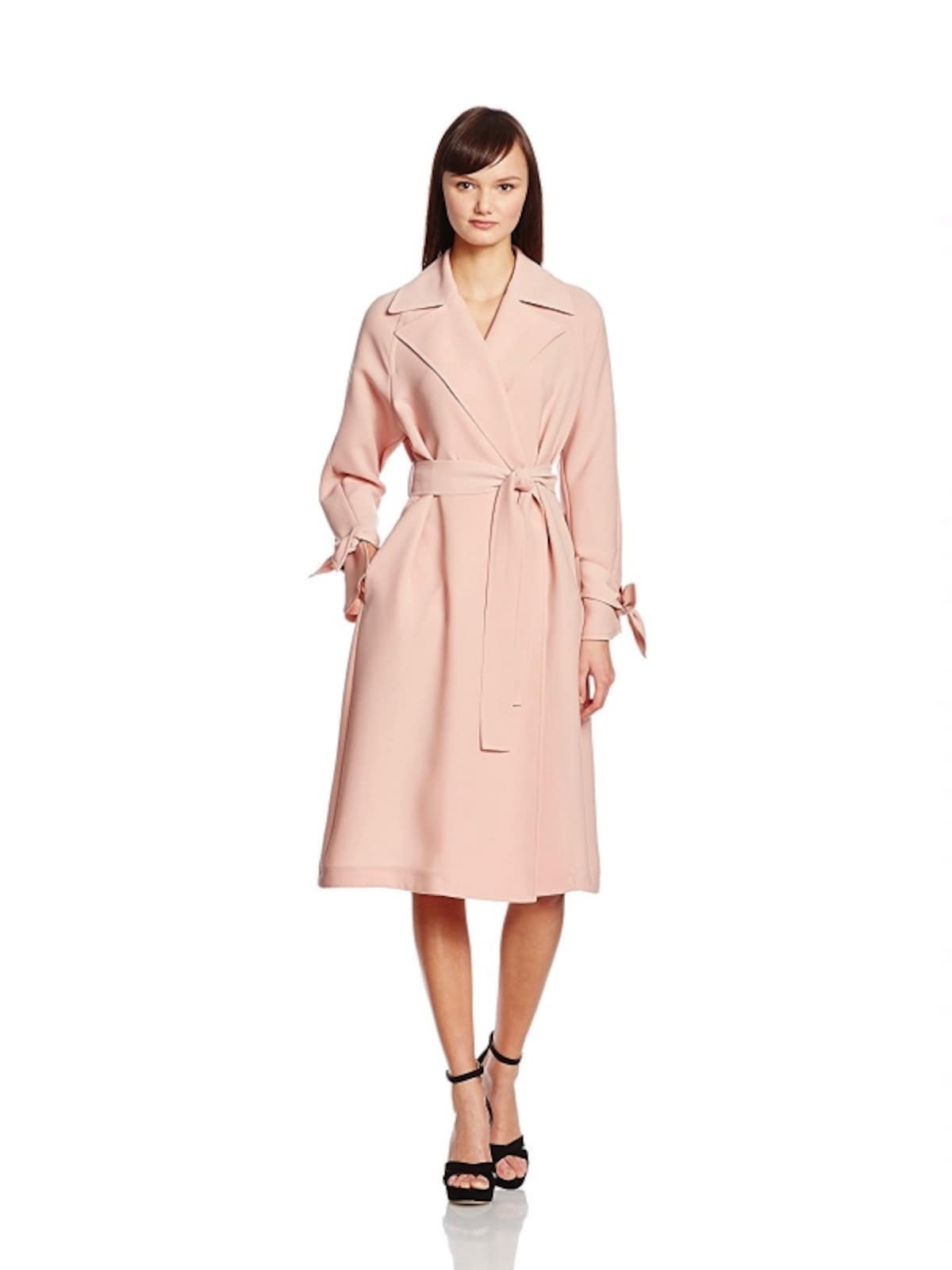 ミリタリー由来のトレンチコートは、マニッシュなスタイリングを叶えるアイテムのひとつ。(アイロン)THE IRON BELTED W-CLOTH COAT