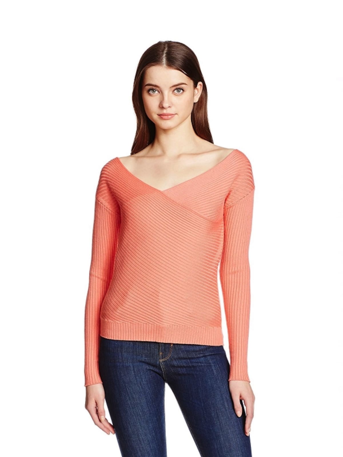 デコルテを見せるニットを組み合わせたジーンズのコーディネート(ダブルスタンダードクロージング)DOUBLE STANDARD CLOTHING Sov.カシミア混カシュクールニット