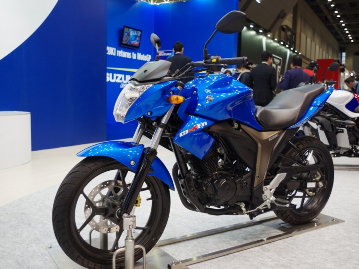 2015年のモーターサイクルショーで撮影したジクサー
