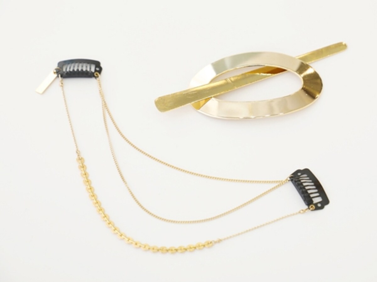 ゴールドチェーンが揺れるヘアアクセアリー