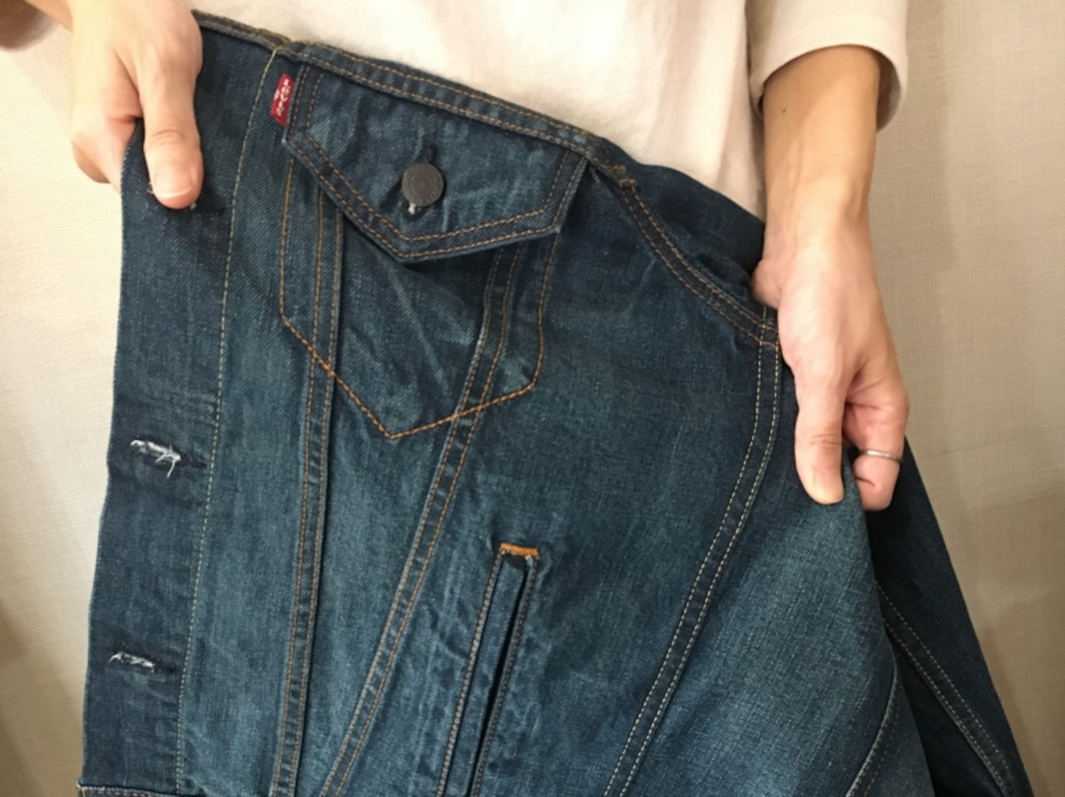 本格的なデニムジャケットの伸縮性