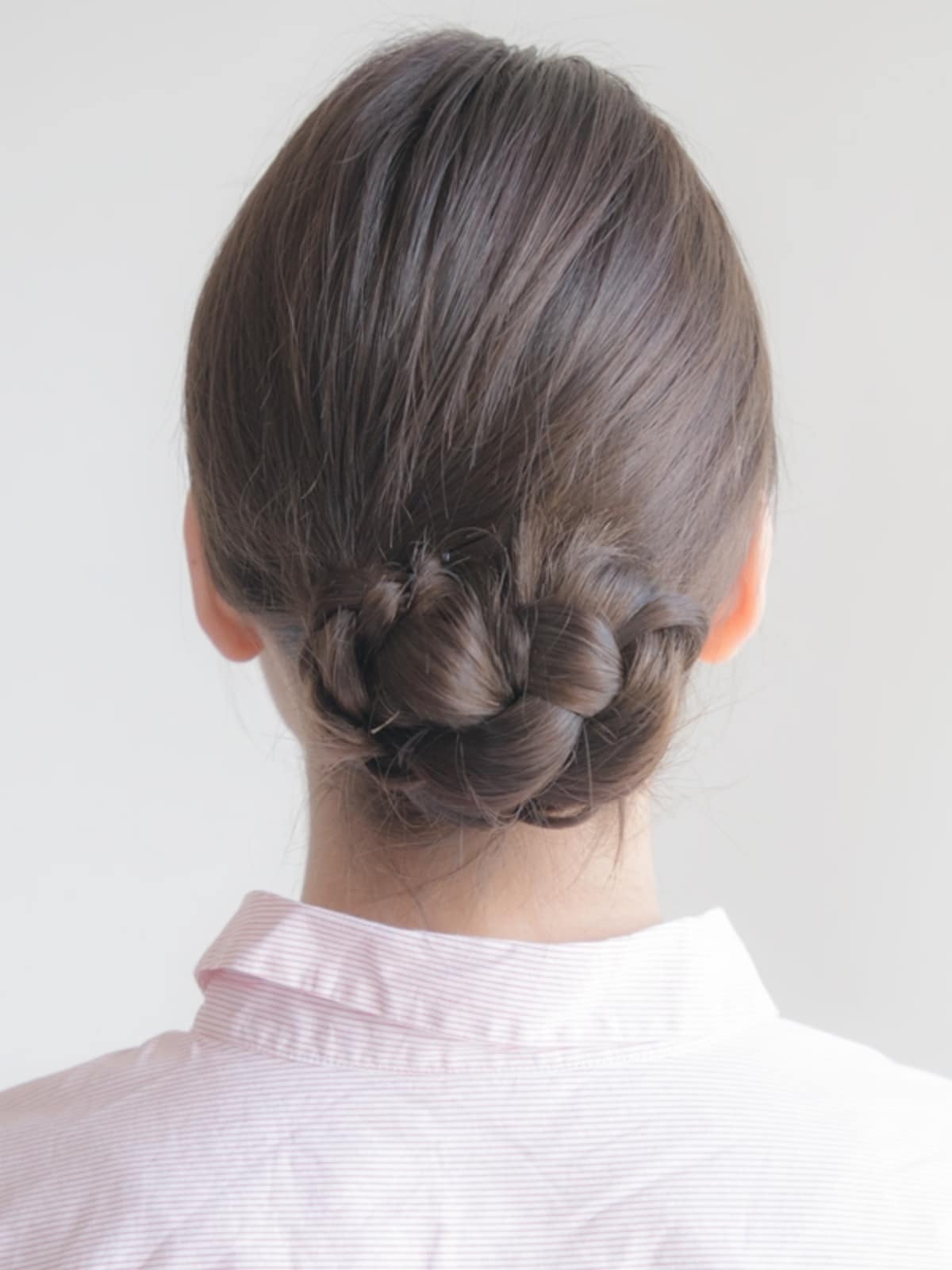三つ編みシニヨンのやり方！髪を巻かない簡単ヘアアレンジ