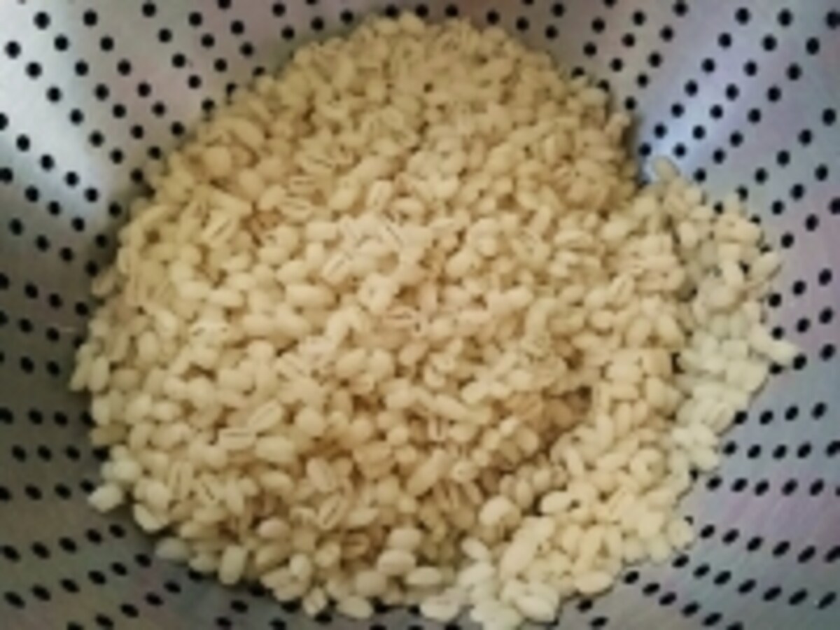 茹でたもち麦は元の3倍程度の大きさに膨れます