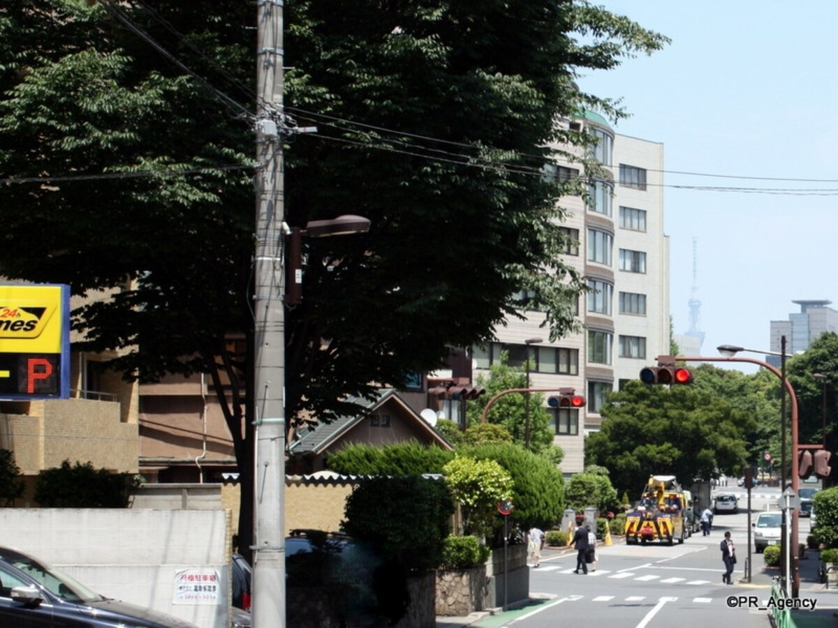 「三番町」の街並みと「スカイツリー」