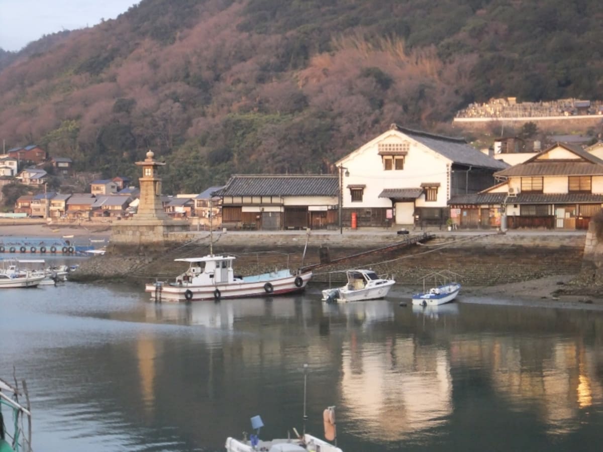 鞆の浦（2）／雁木と常夜燈のある風景