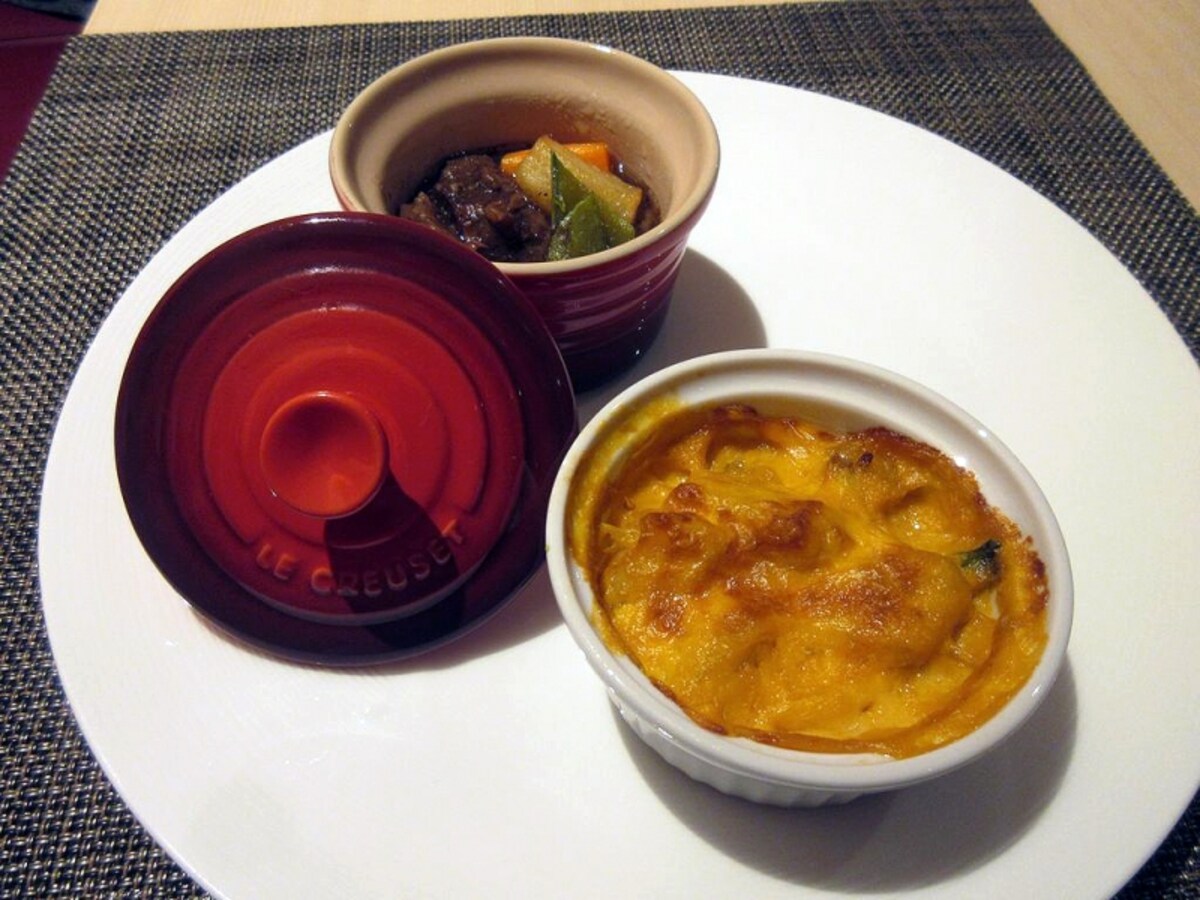 プリンスマルシェ 牛肉の赤ワイン煮込み シーフードのココットグラタン