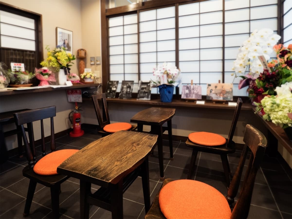 青蛾の店内